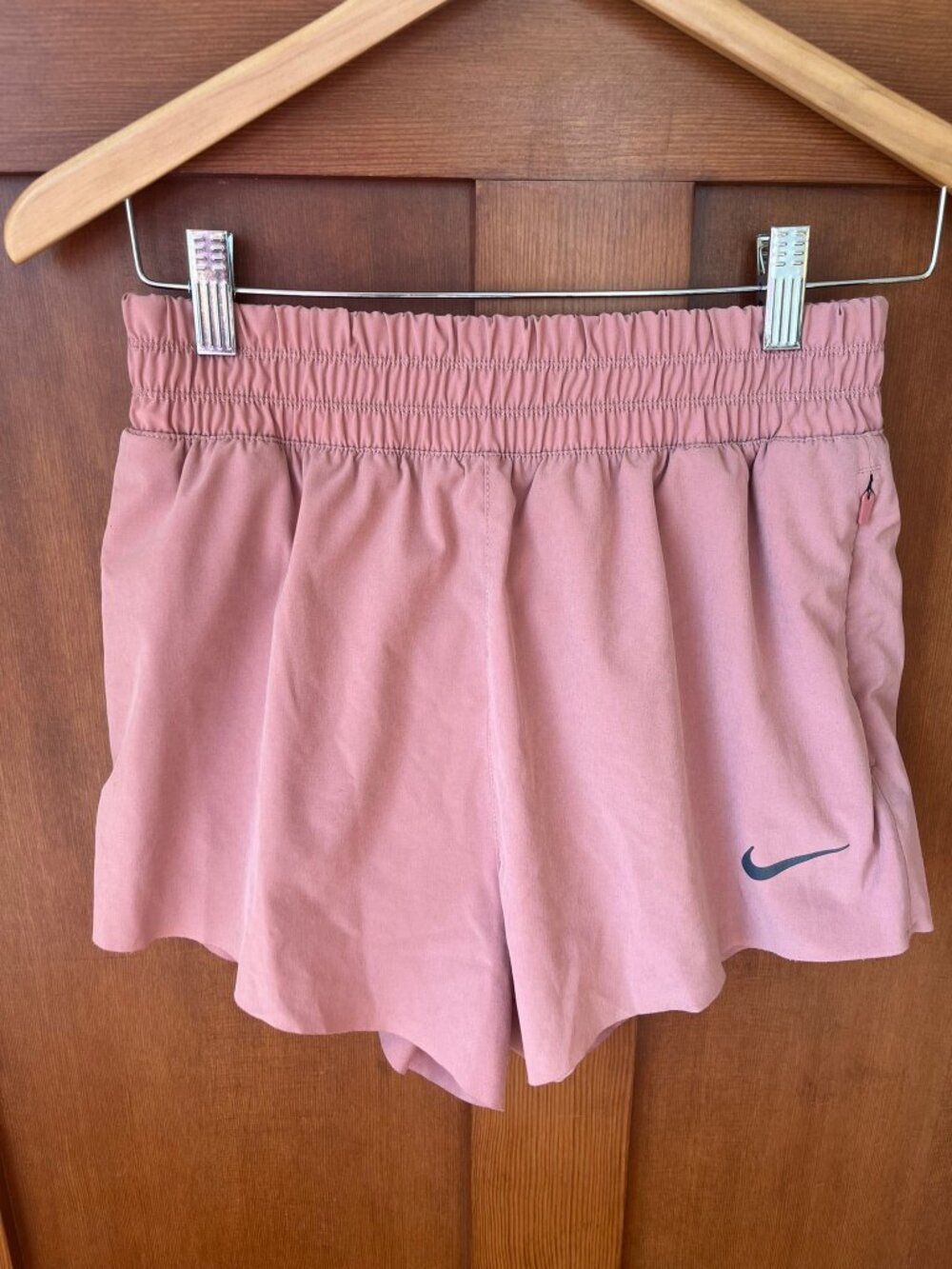 Nike Women's Running Athletic Shorts Dusty Pink Floating Edge/Hem Size Small